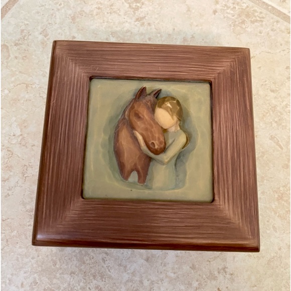 Willow Tree “Quiet Memories” collectible box - Picture 3 of 3